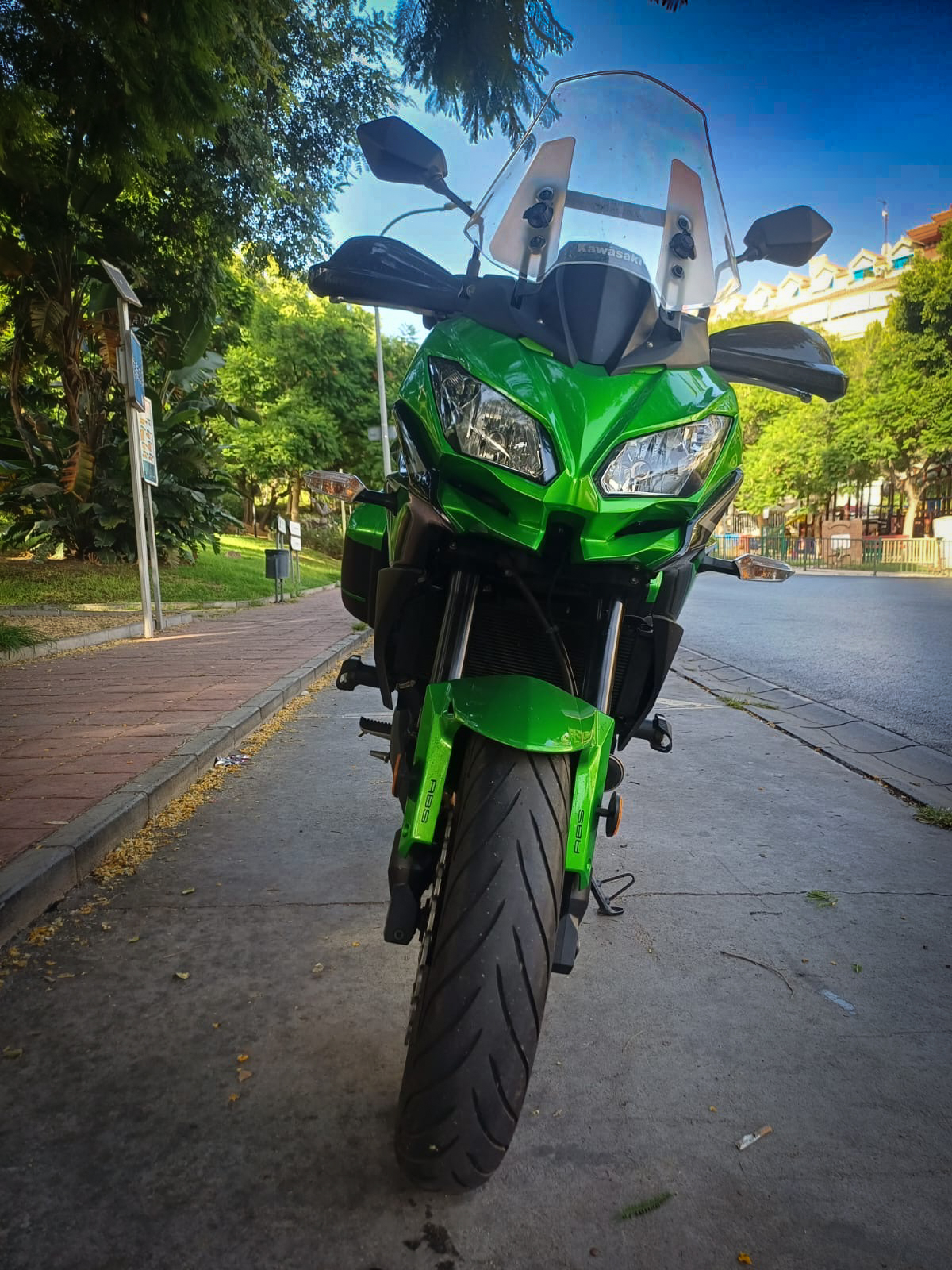 Kawasaki Versys 650 verde en Benalmádena